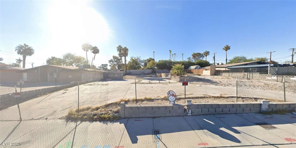1693 East Desert Inn Road Property Photo 4