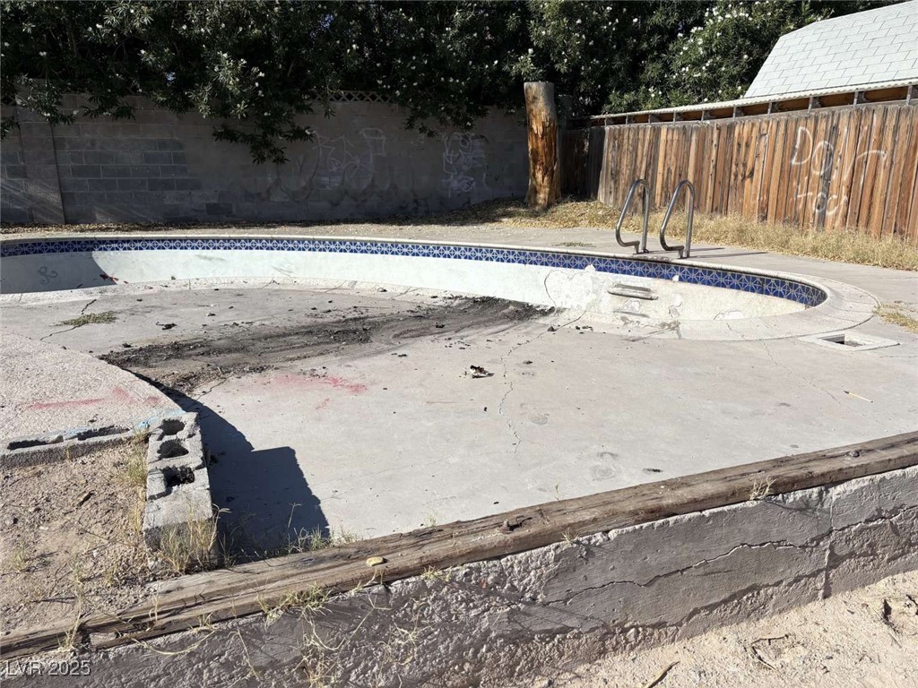 1693 East Desert Inn Road Property Photo 7