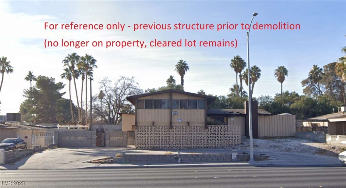 1693 East Desert Inn Road Property Photo 9