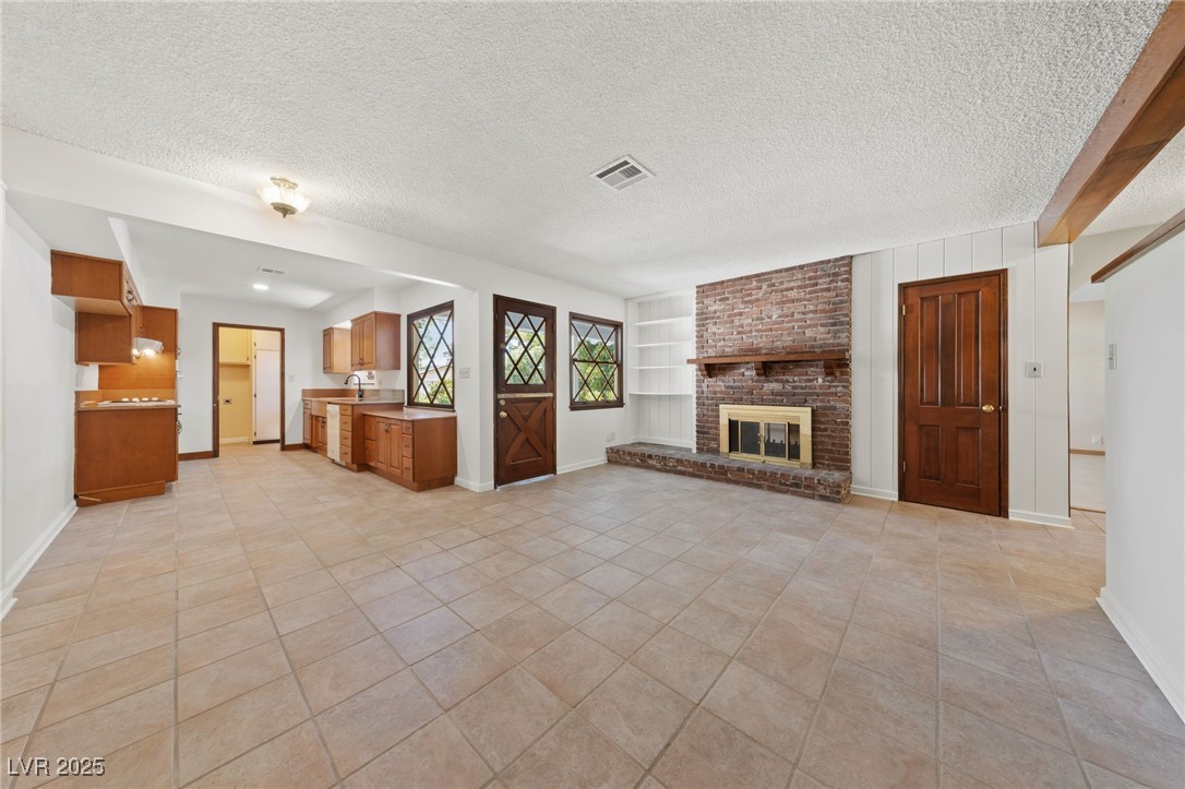 2400 Llewellyn Drive Property Photo 8