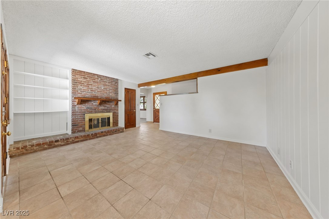 2400 Llewellyn Drive Property Photo 10