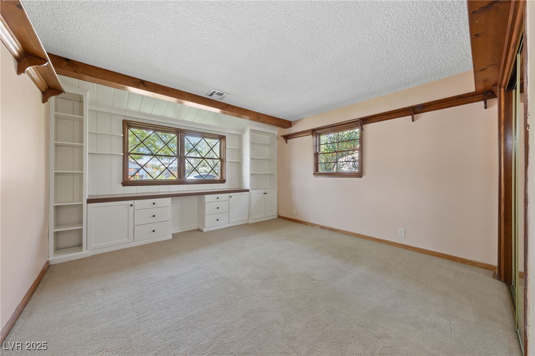 2400 Llewellyn Drive Property Photo 15