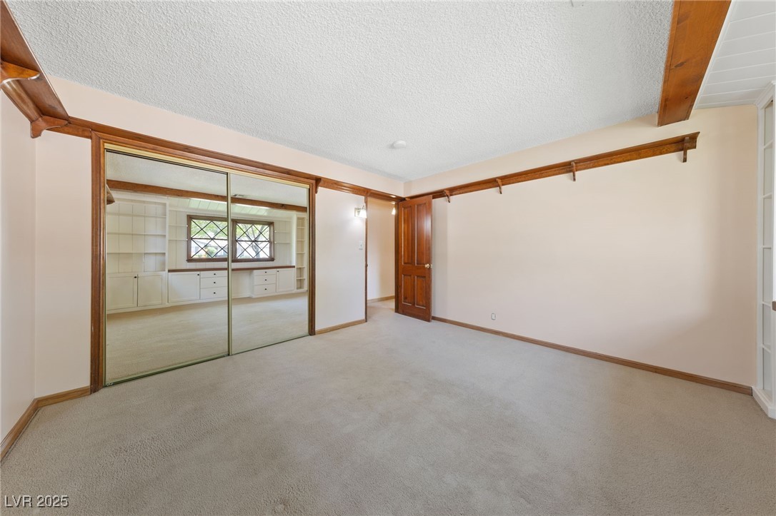 2400 Llewellyn Drive Property Photo 16