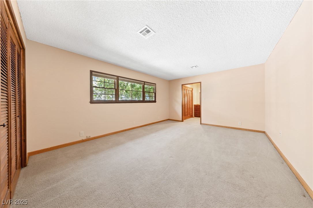 2400 Llewellyn Drive Property Photo 20