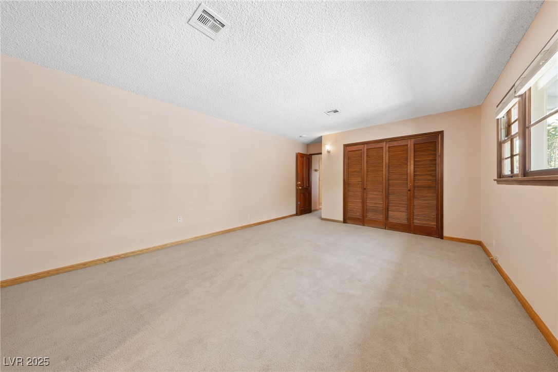 2400 Llewellyn Drive Property Photo 21