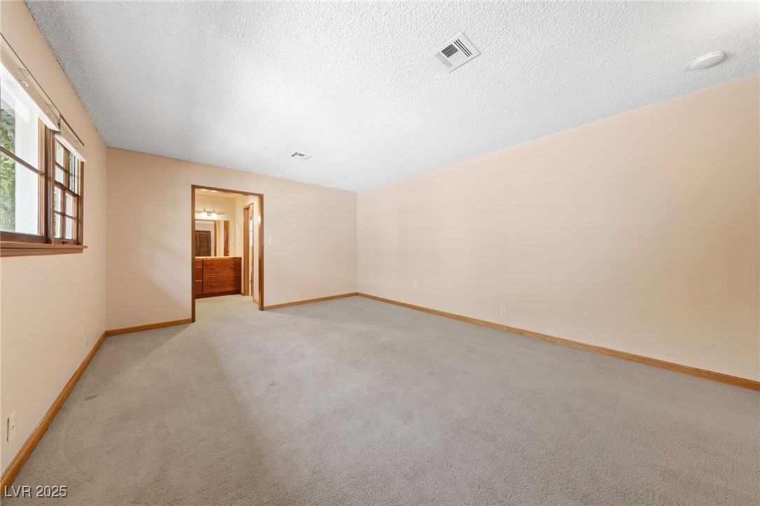 2400 Llewellyn Drive Property Photo 22
