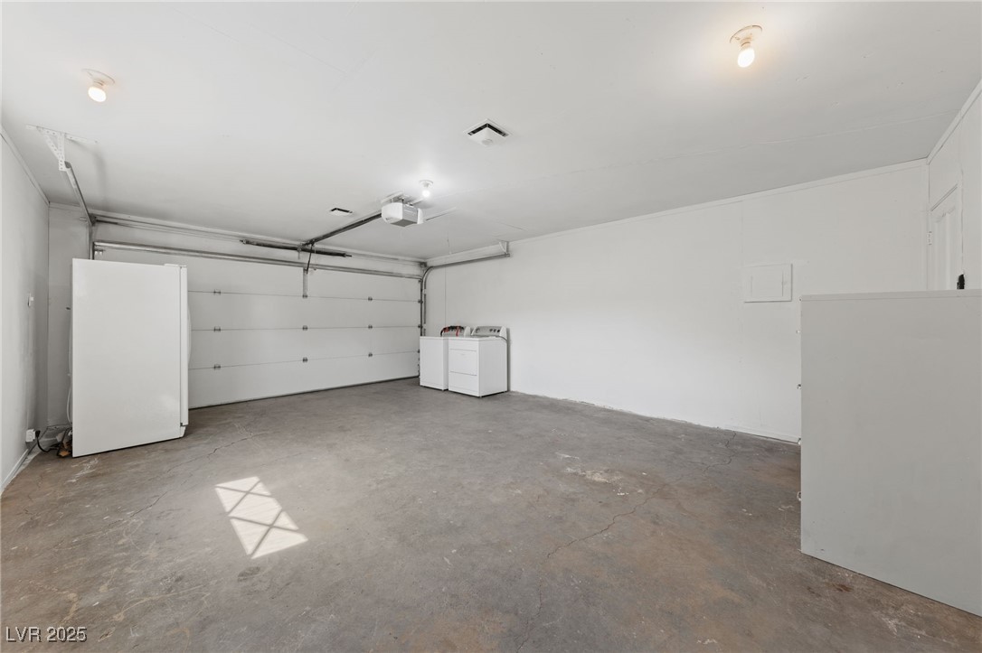 2400 Llewellyn Drive Property Photo 32