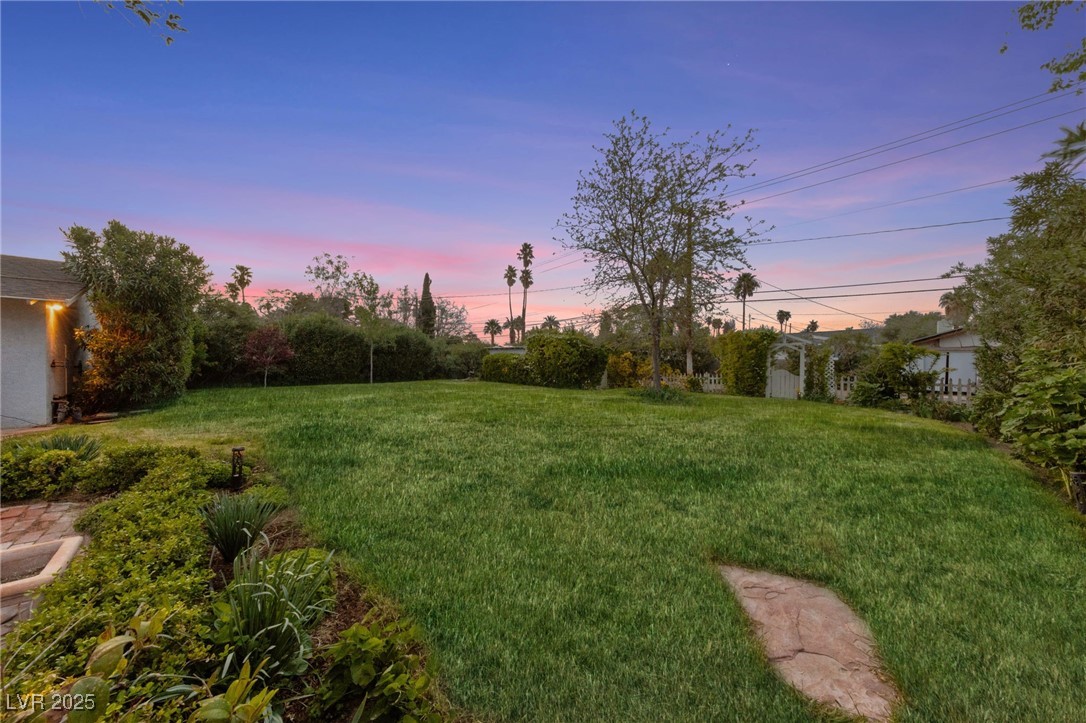 2400 Llewellyn Drive Property Photo 43