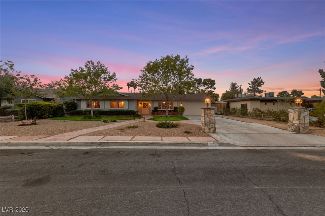 2400 Llewellyn Drive Property Photo 45
