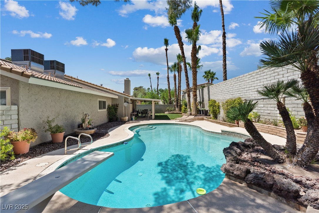 3361 Iberia Street Property Photo 3
