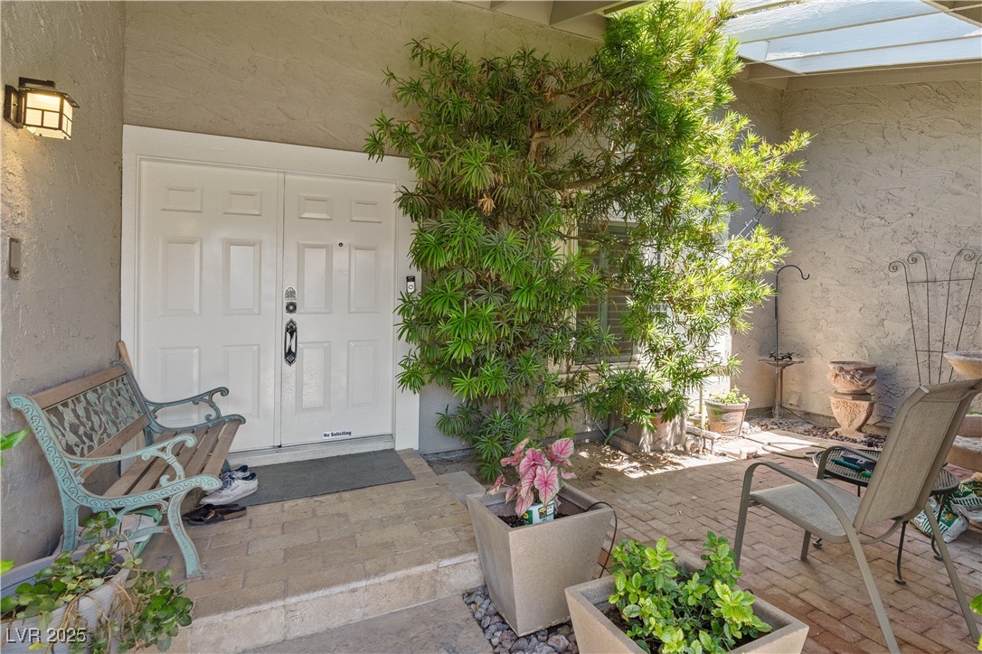 3361 Iberia Street Property Photo 6