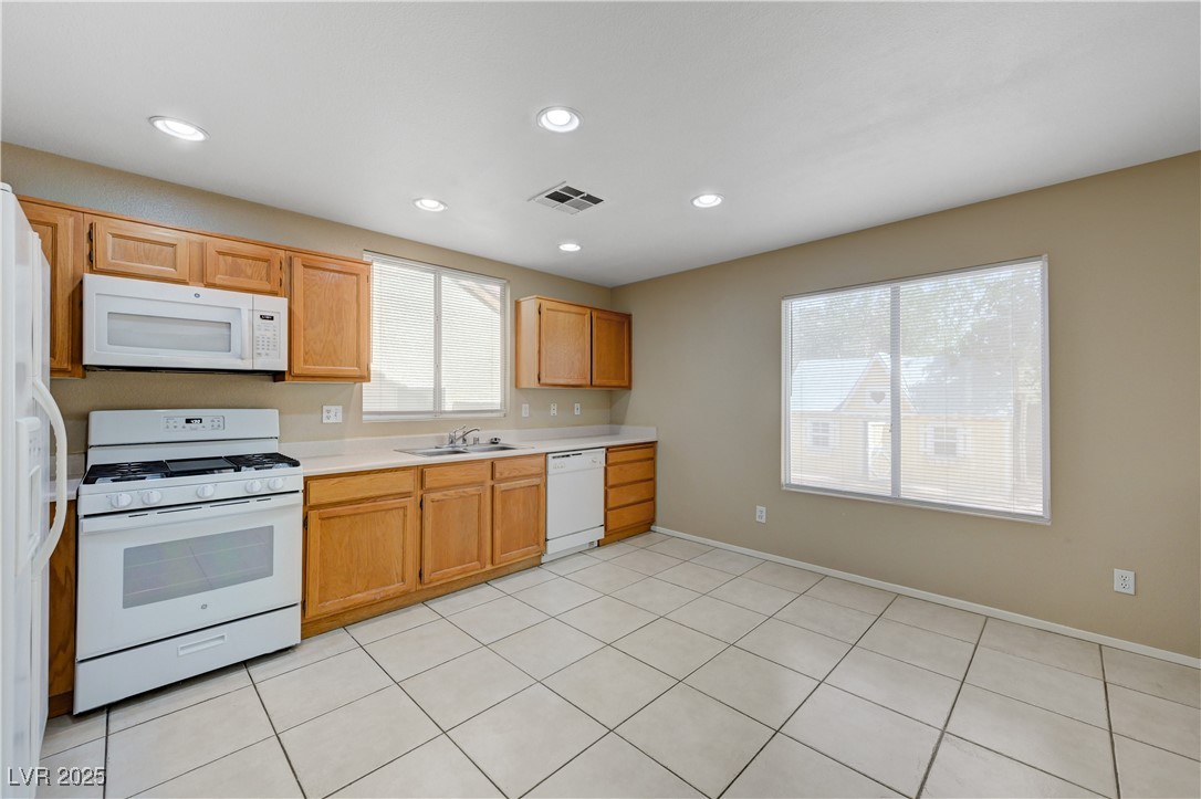 8905 Colorful Pines Avenue Property Photo 8