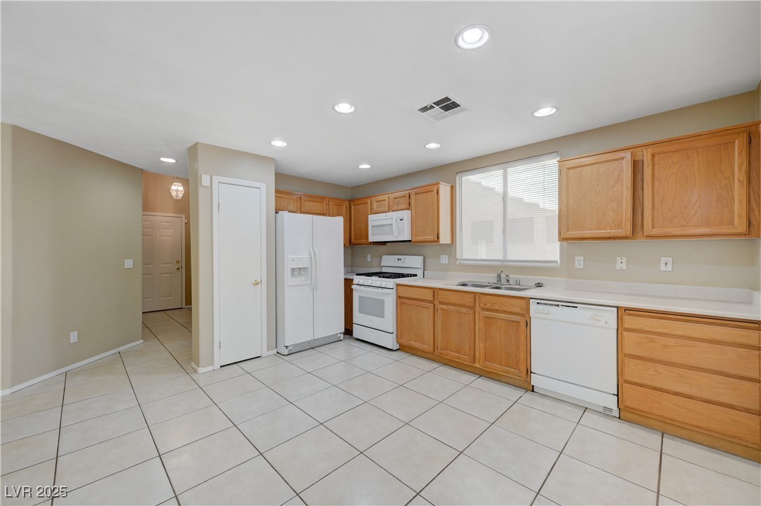 8905 Colorful Pines Avenue Property Photo 9