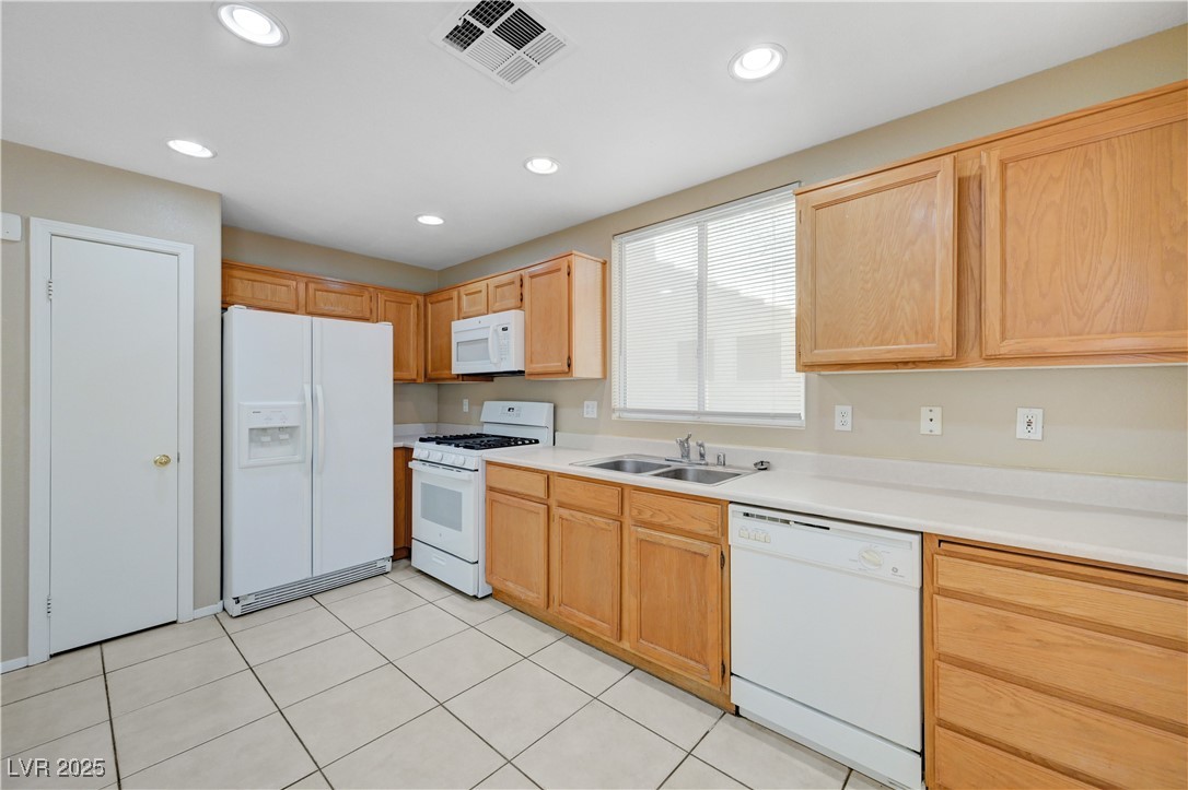 8905 Colorful Pines Avenue Property Photo 10