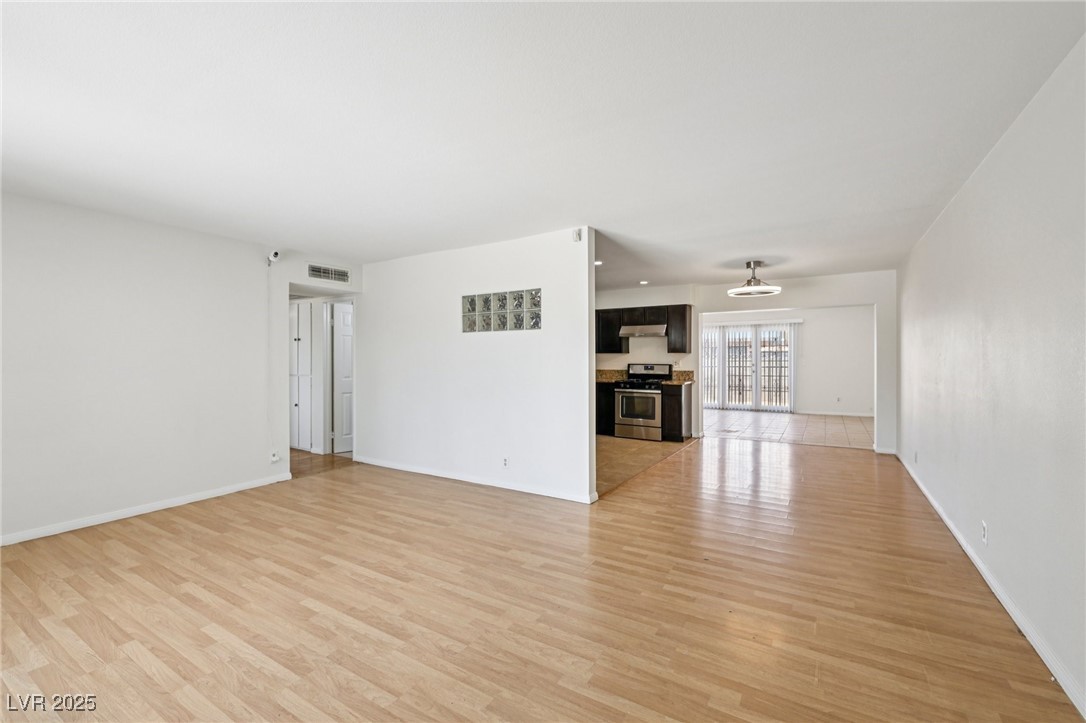 882 Westminster Avenue Property Photo 7