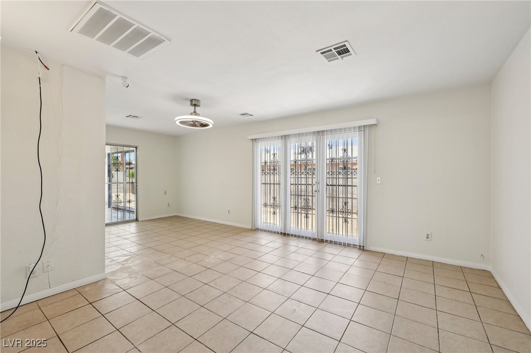 882 Westminster Avenue Property Photo 10
