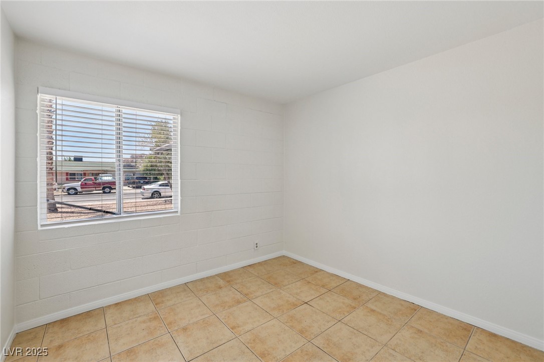 882 Westminster Avenue Property Photo 16