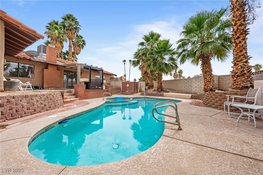 3135 La Mesa Drive Property Photo