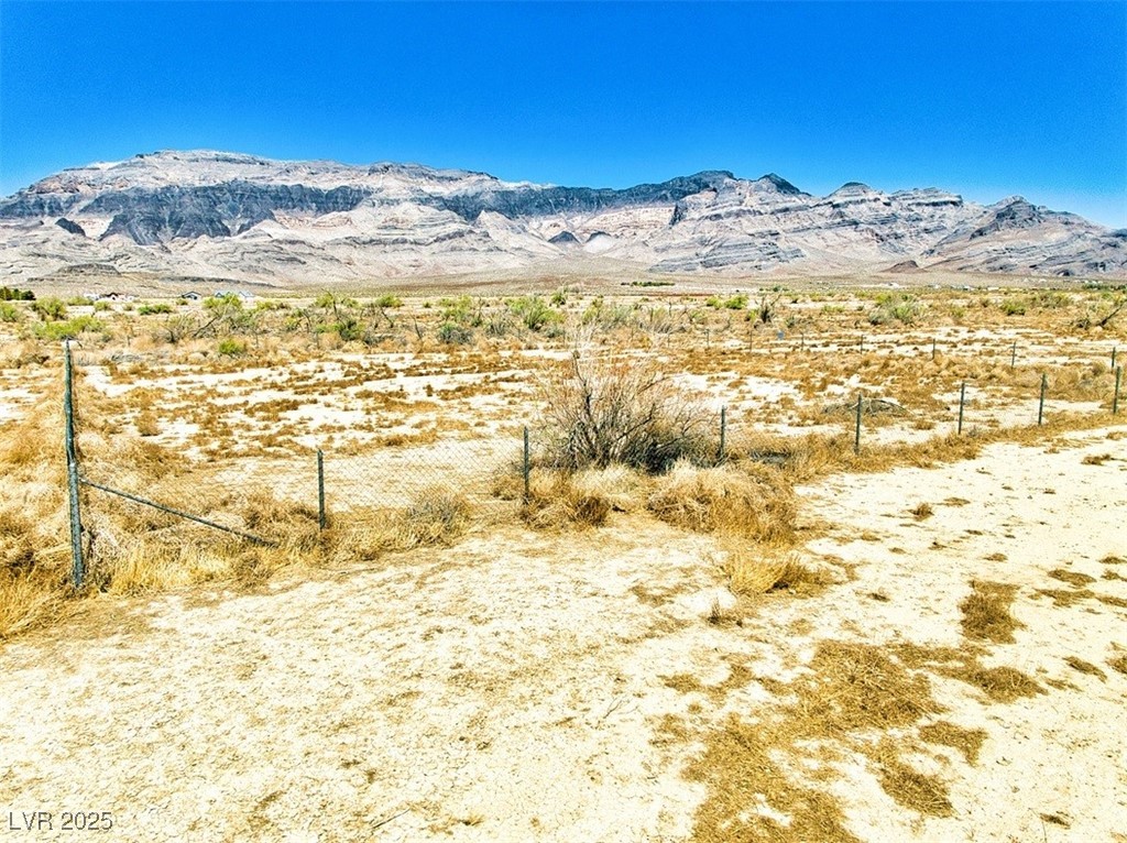5680 North Linger Lane Property Photo 3