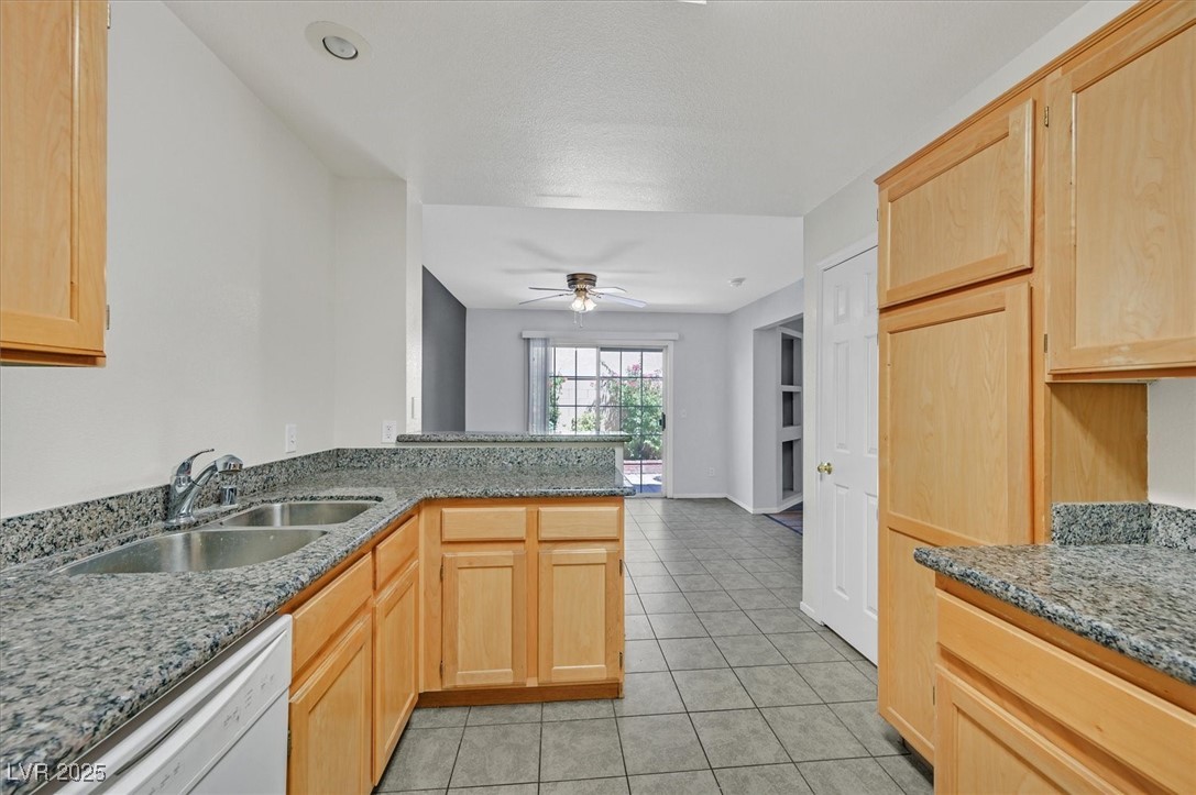 690 Ambling Gait Avenue Property Photo 12