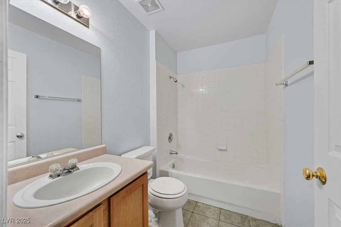 690 Ambling Gait Avenue Property Photo 17