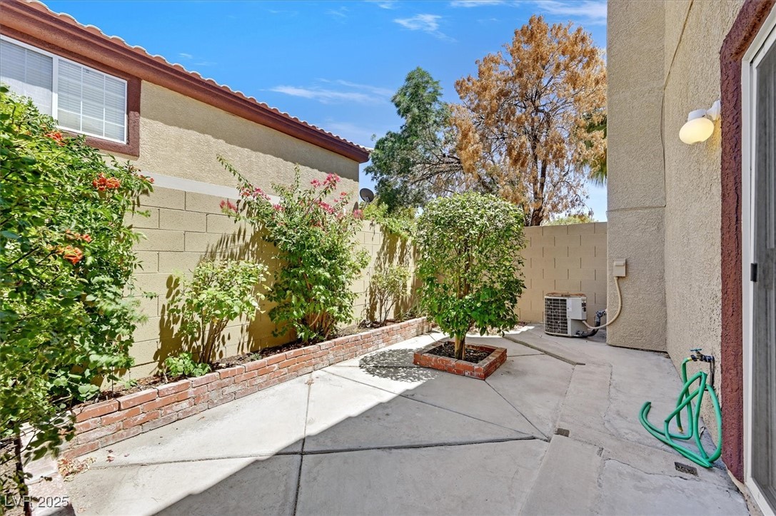690 Ambling Gait Avenue Property Photo 22