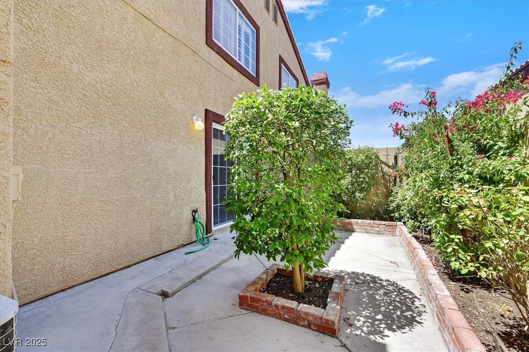 690 Ambling Gait Avenue Property Photo 23