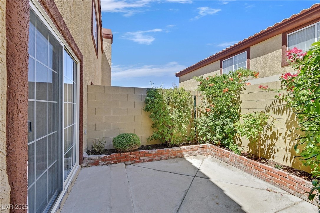 690 Ambling Gait Avenue Property Photo 24