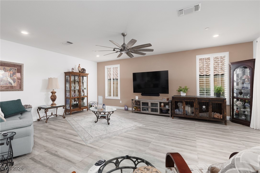 10935 Gardenova Avenue Property Photo 8