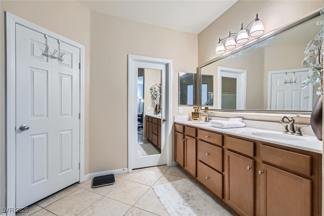 3605 Sapphire Sea Court Property Photo 13