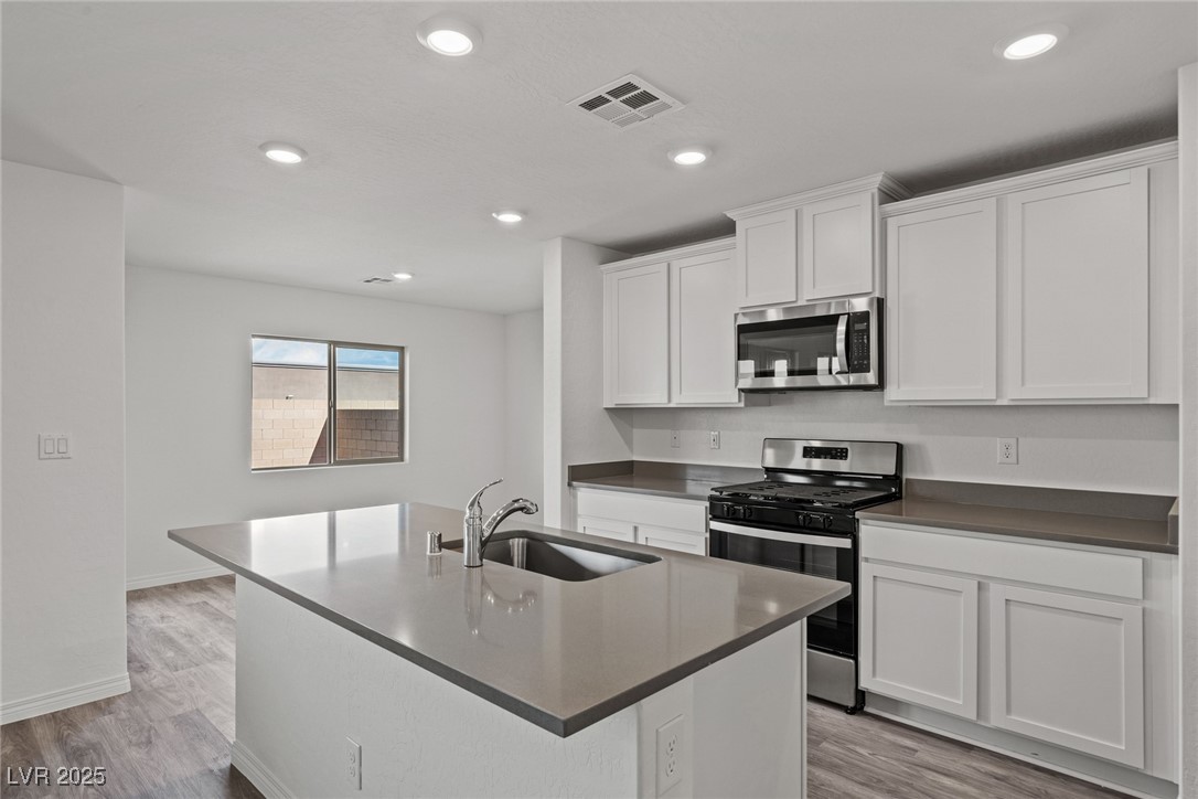 4253 Gold Desert Street Property Photo 4