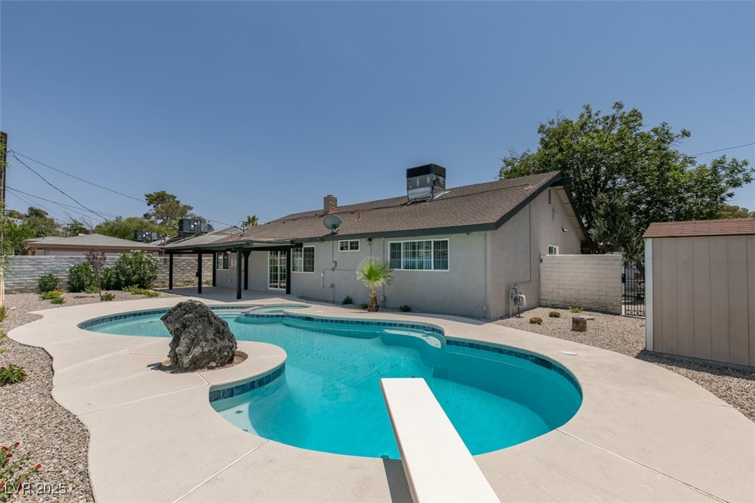 1852 East Viking Road Property Photo 1