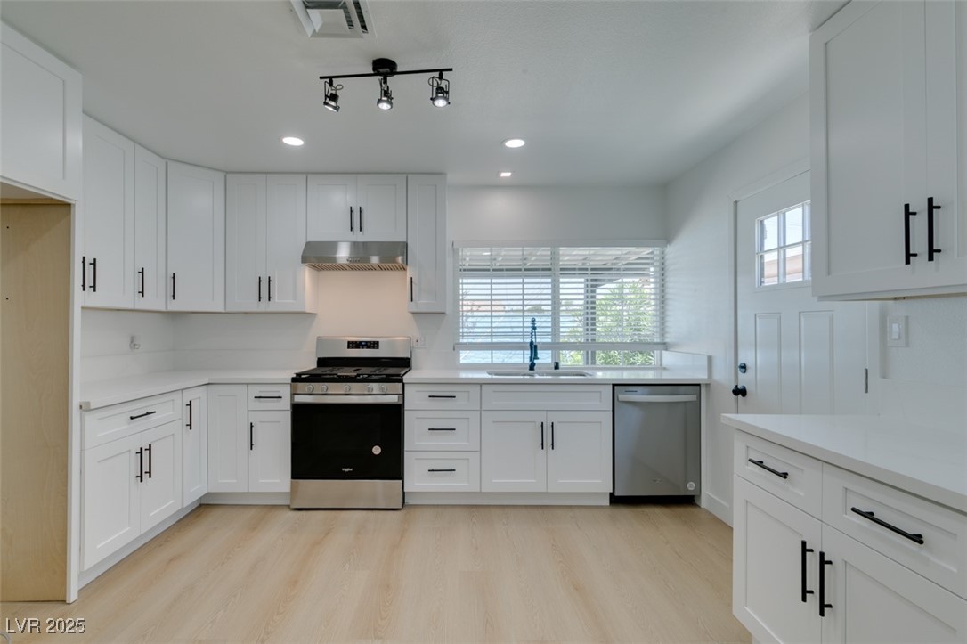 1852 East Viking Road Property Photo 6