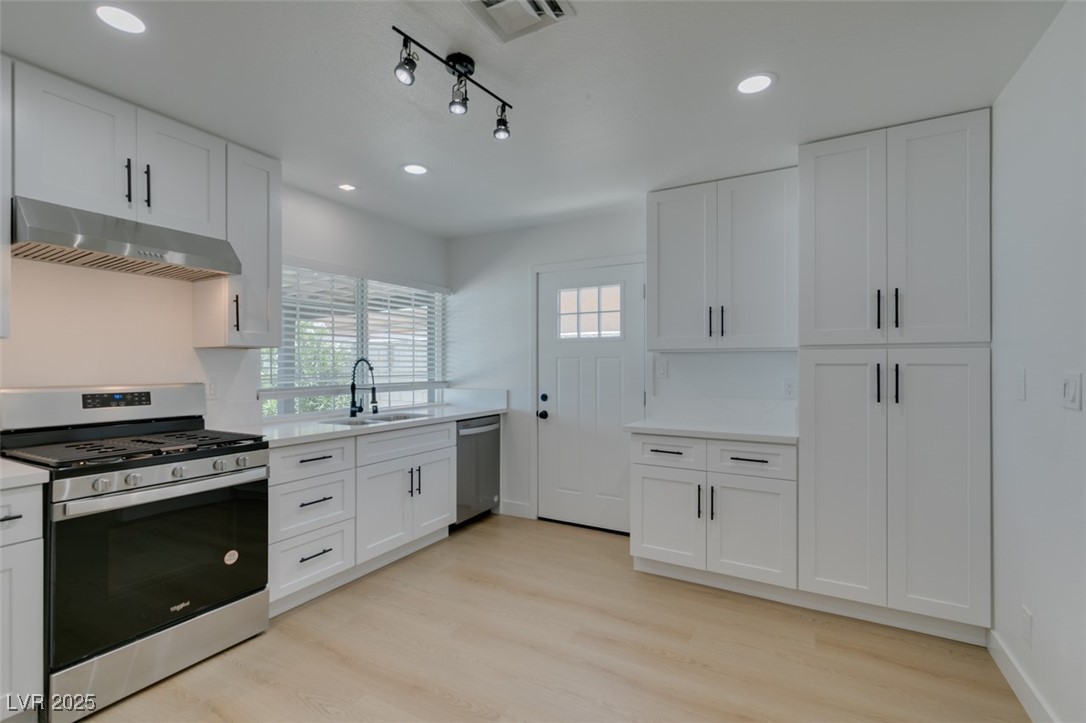 1852 East Viking Road Property Photo 8