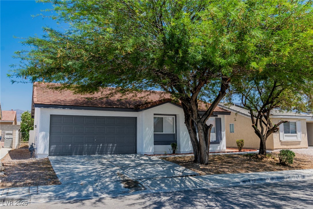 2112 Hollow Oak Avenue Property Photo 2