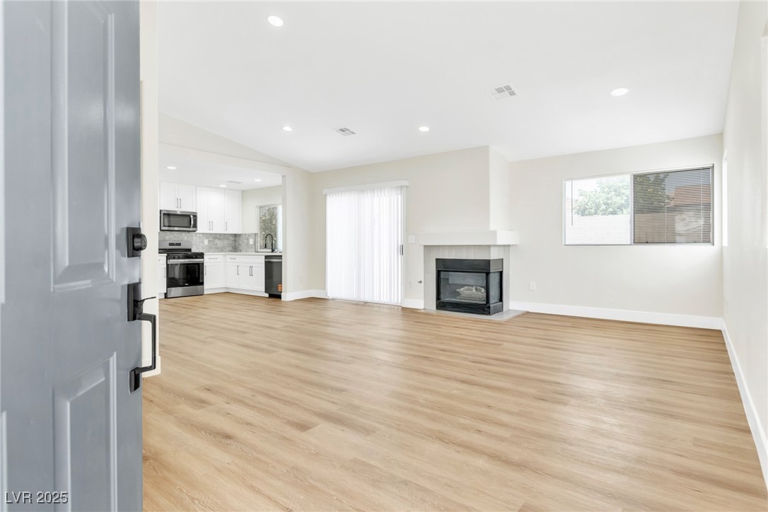 2112 Hollow Oak Avenue Property Photo 4
