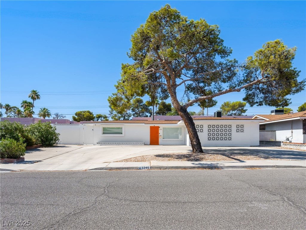 2245 Sombrero Drive Property Photo 4