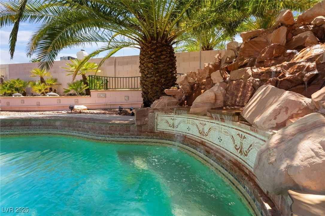 105 Crossfoot Terrace Court Property Photo 35