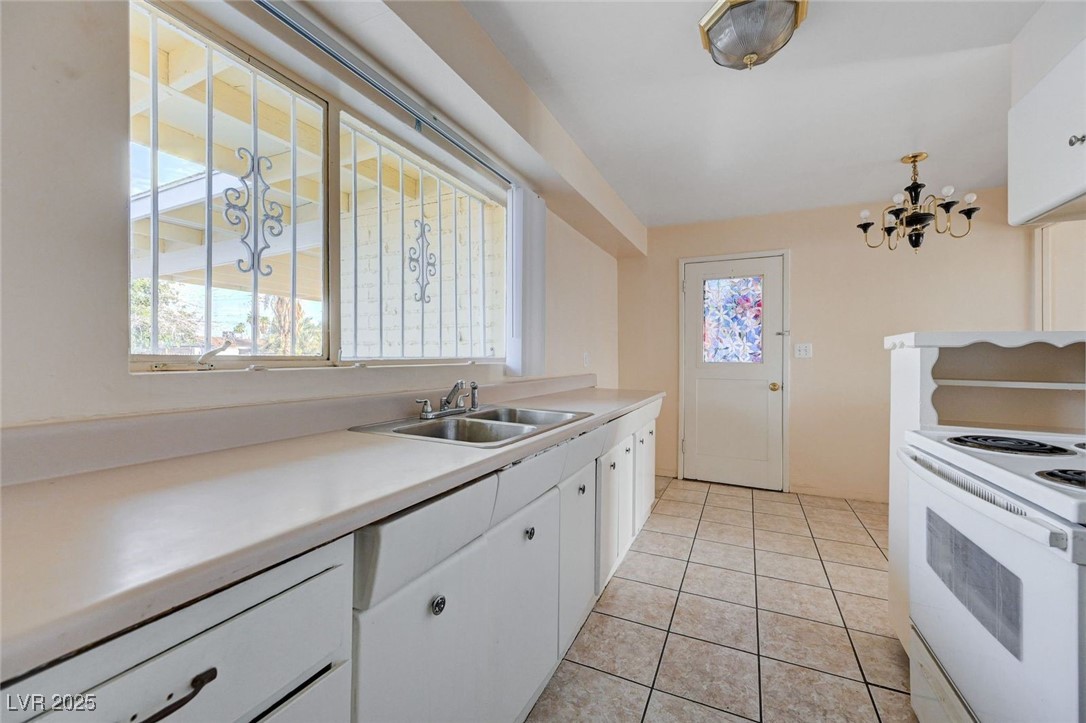 2400 Santa Paula Drive Property Photo 4