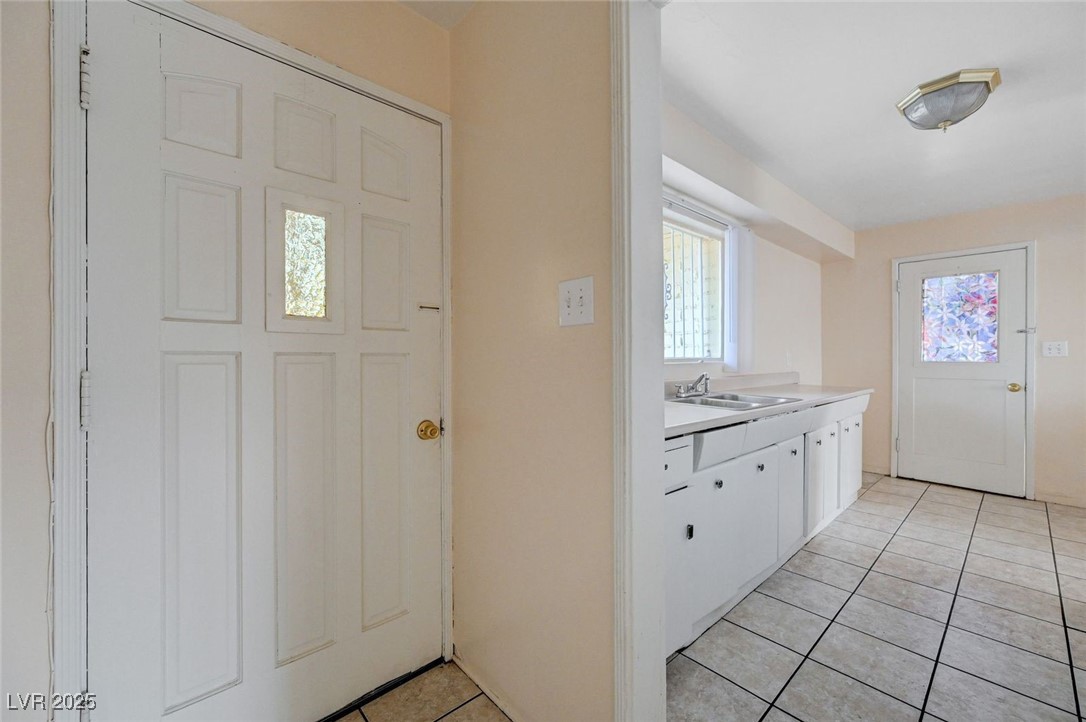 2400 Santa Paula Drive Property Photo 11