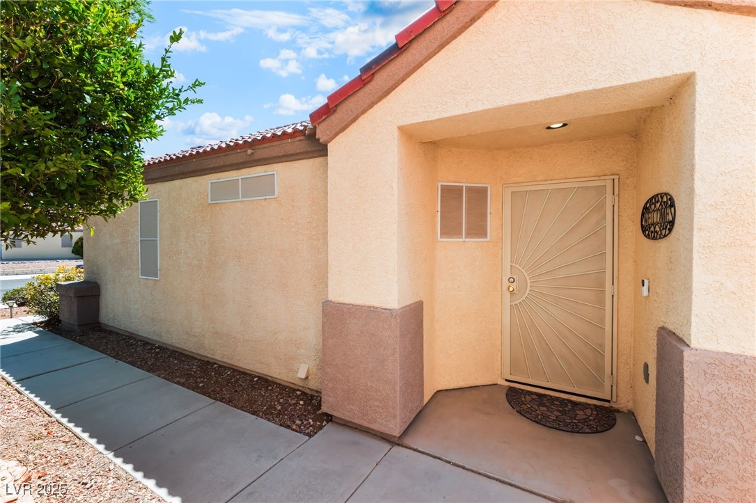 7909 Lovely Pine Place Property Photo 4