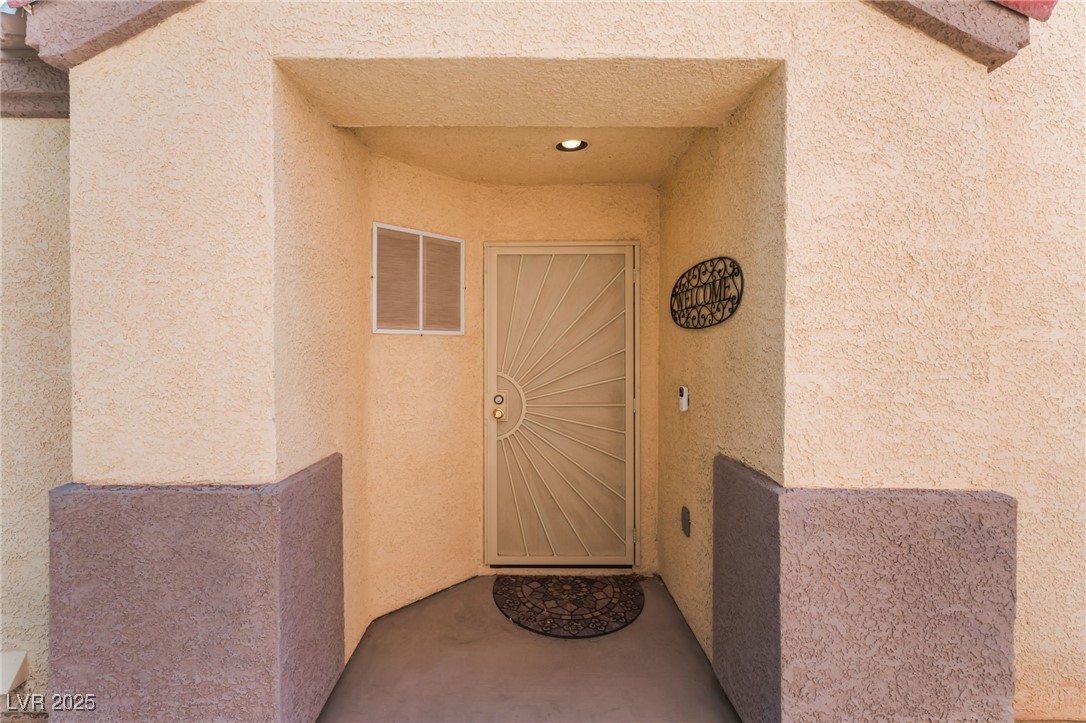 7909 Lovely Pine Place Property Photo 5