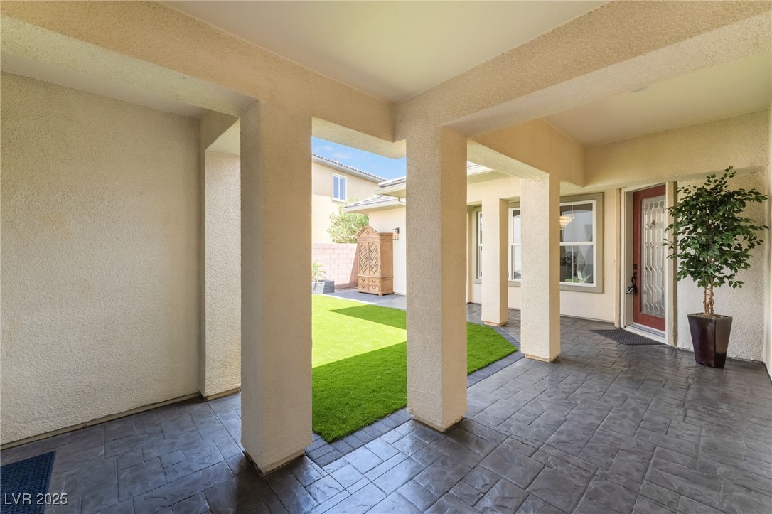 8824 Killians Greens Drive Property Photo 5