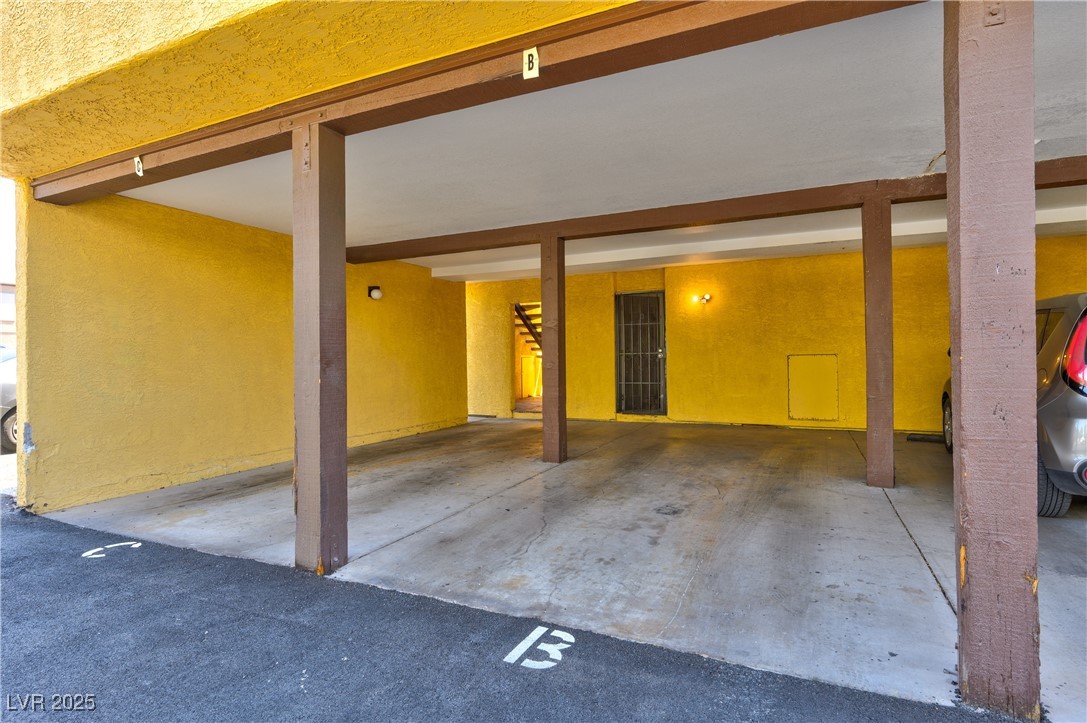1480 Hialeah Drive B Property Photo 9