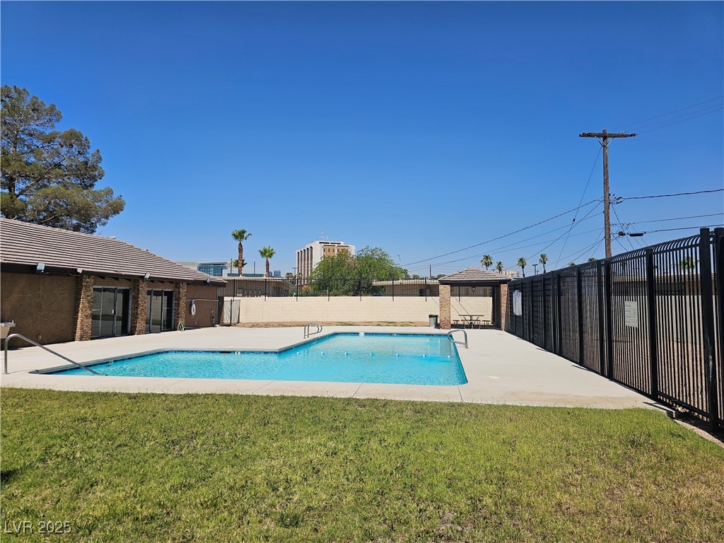 1480 Hialeah Drive B Property Photo 11