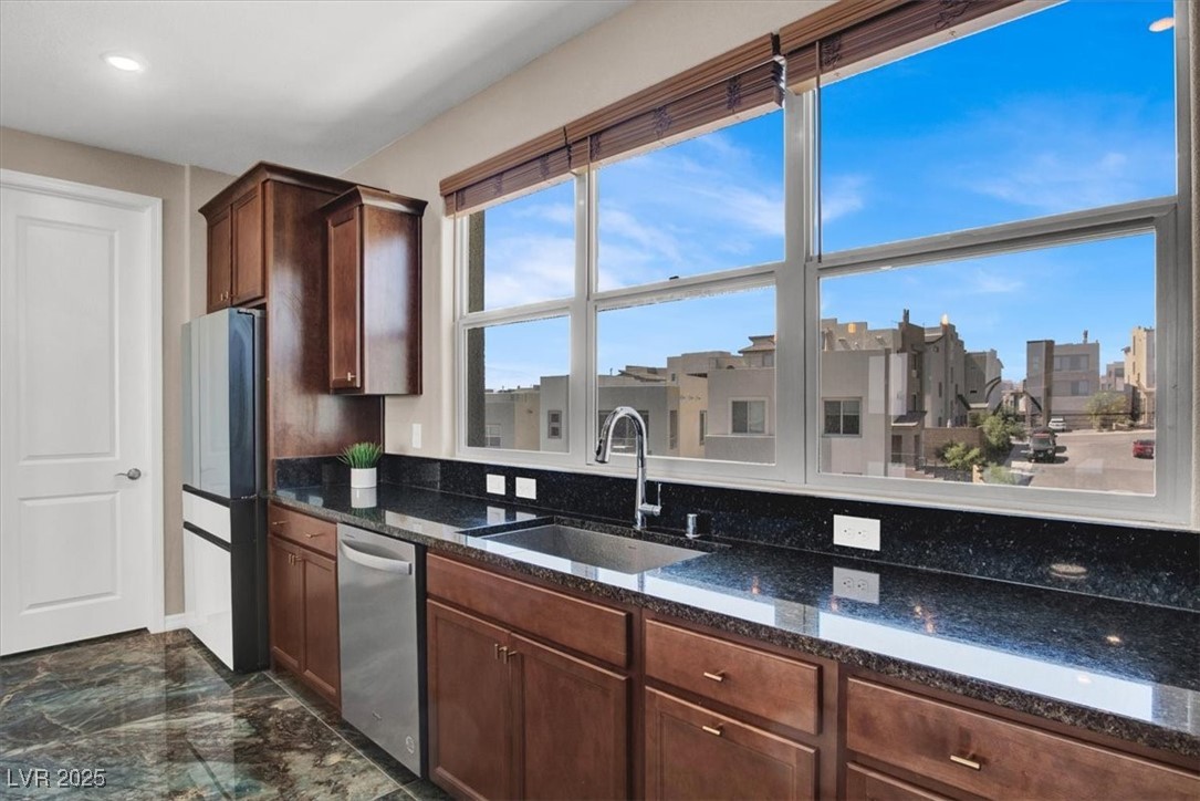 11658 Midnight Melody Avenue Property Photo 15