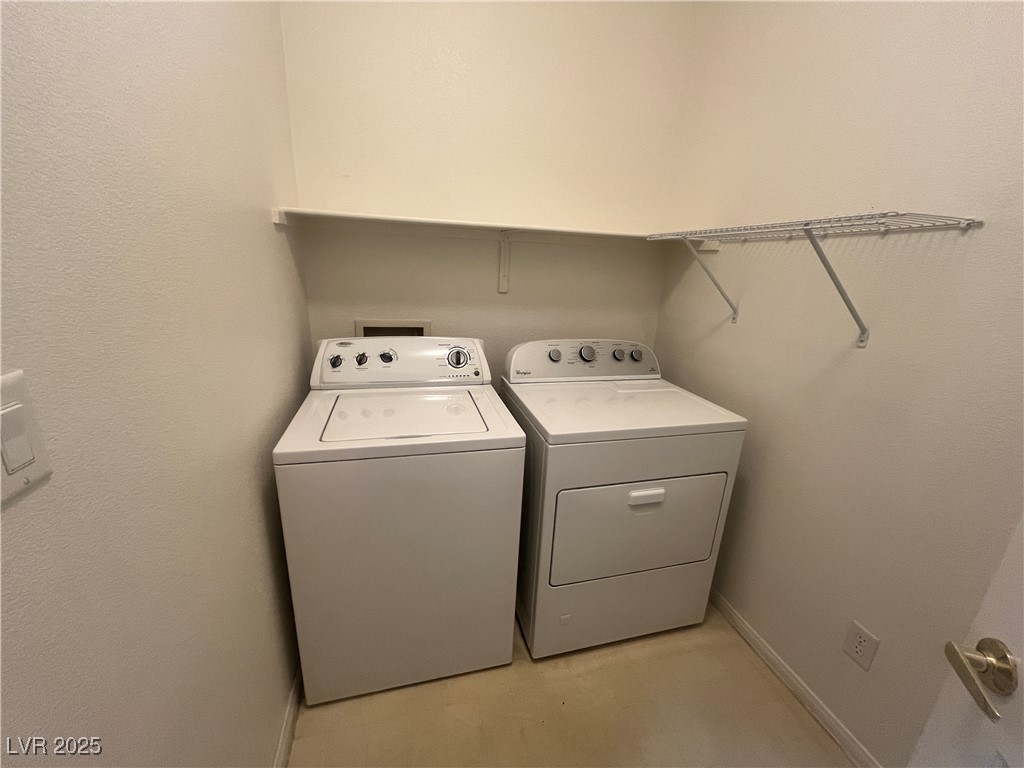 547 Pinetop Lake Street Property Photo 13