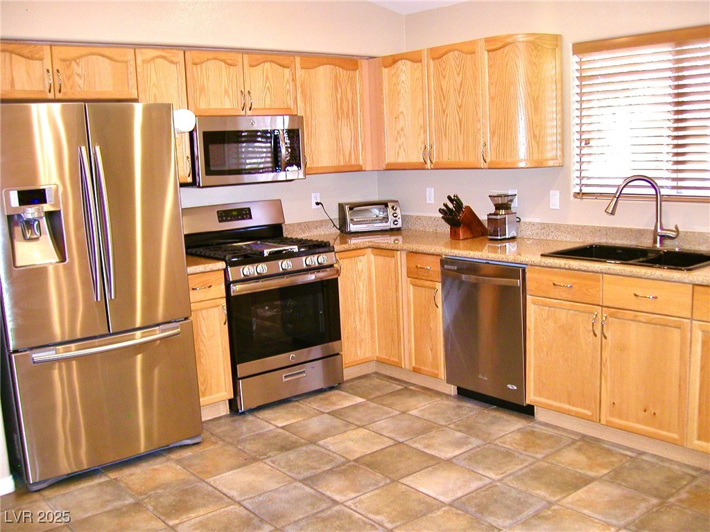 212 Horizon Peak Drive Property Photo 5