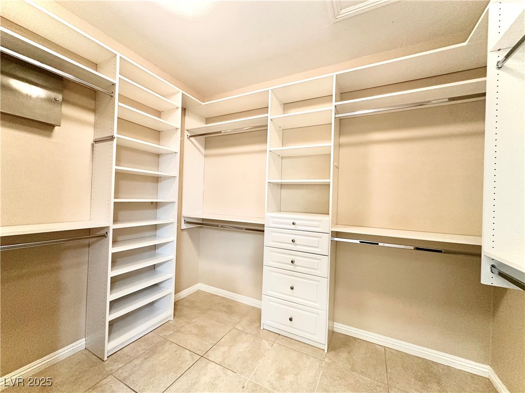 9136 Worsley Park Place Property Photo 14