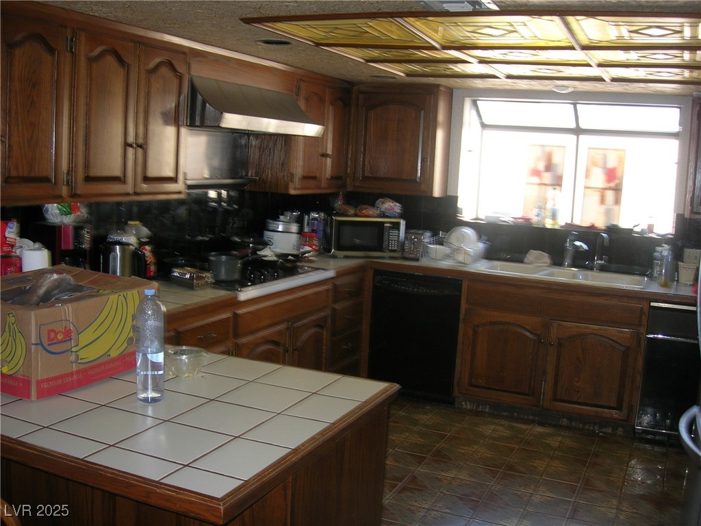 6325 Burgundy Way Property Photo 7